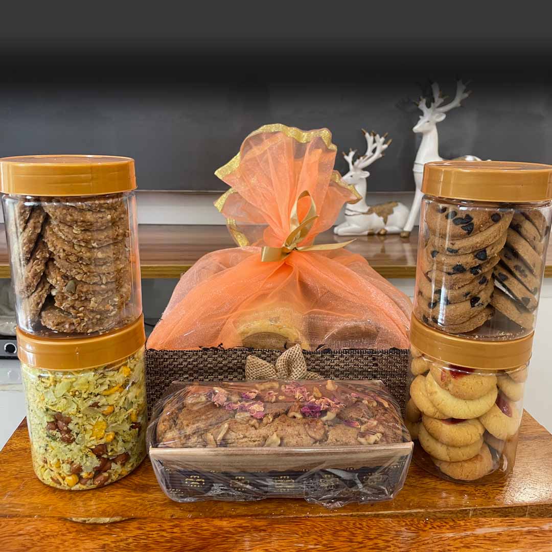 4 Jar & Tea Loaf Mesh Gift  Hamper