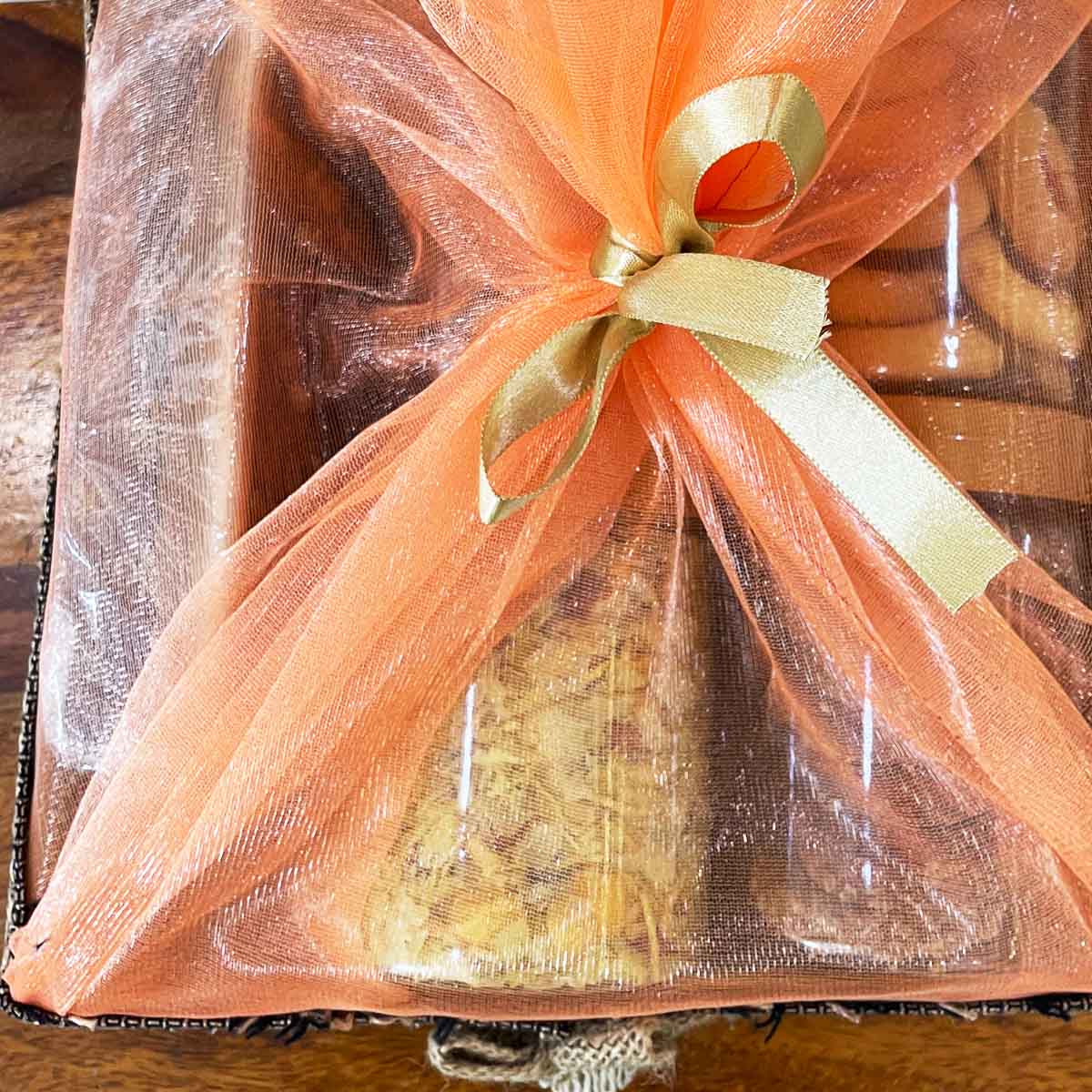 4 Jar & Tea Loaf Mesh Gift  Hamper